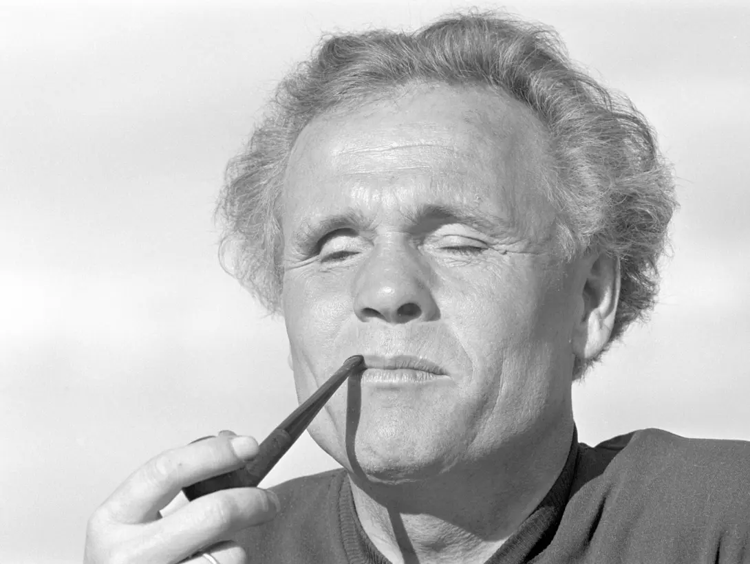 Portrettfotografi av Erling med pipa i munnen. Foto: Jan erik Olsen/NTB