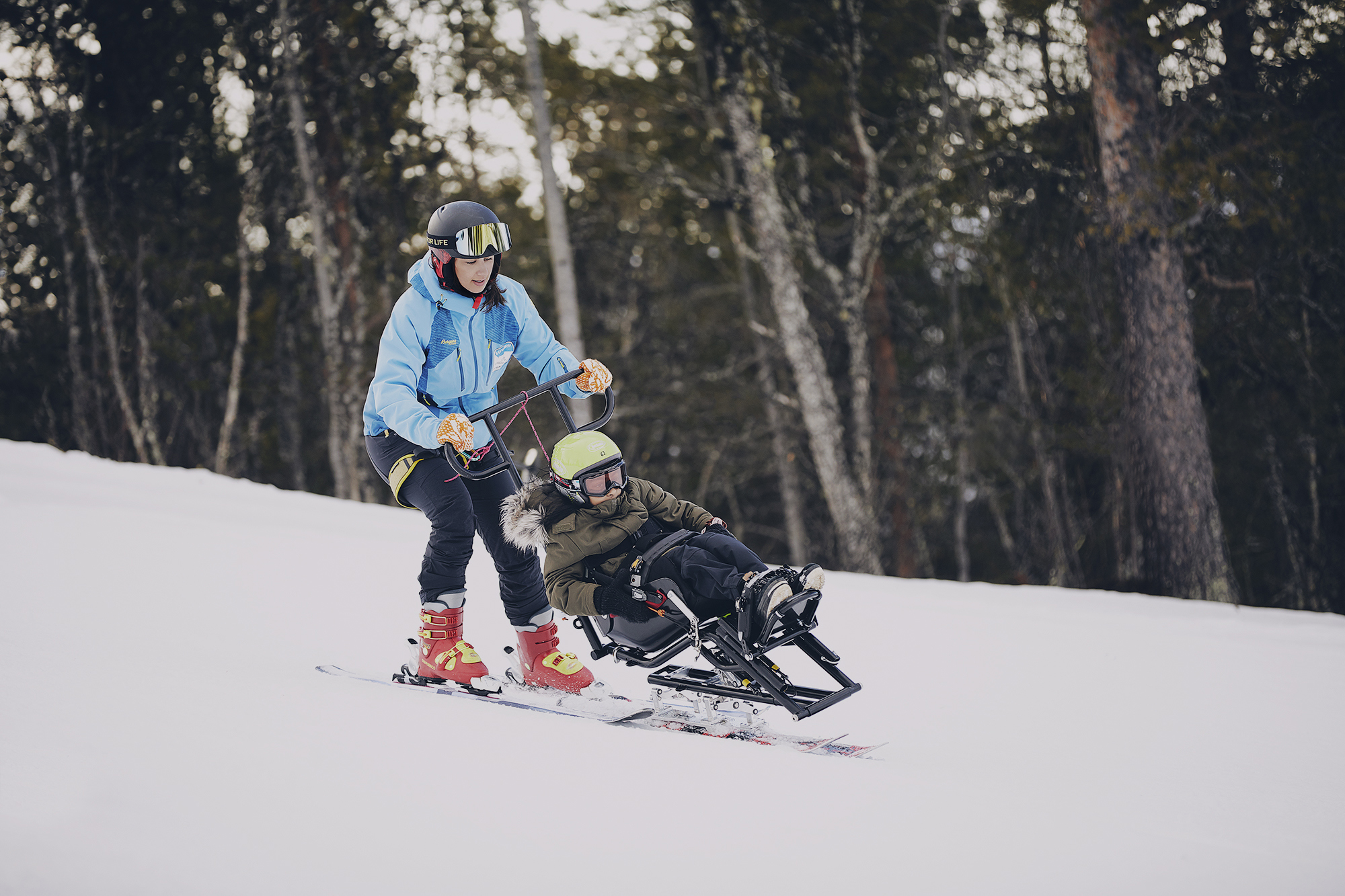 Full fart ned bakken i sit-ski! Foto: Christine Stokkebryn